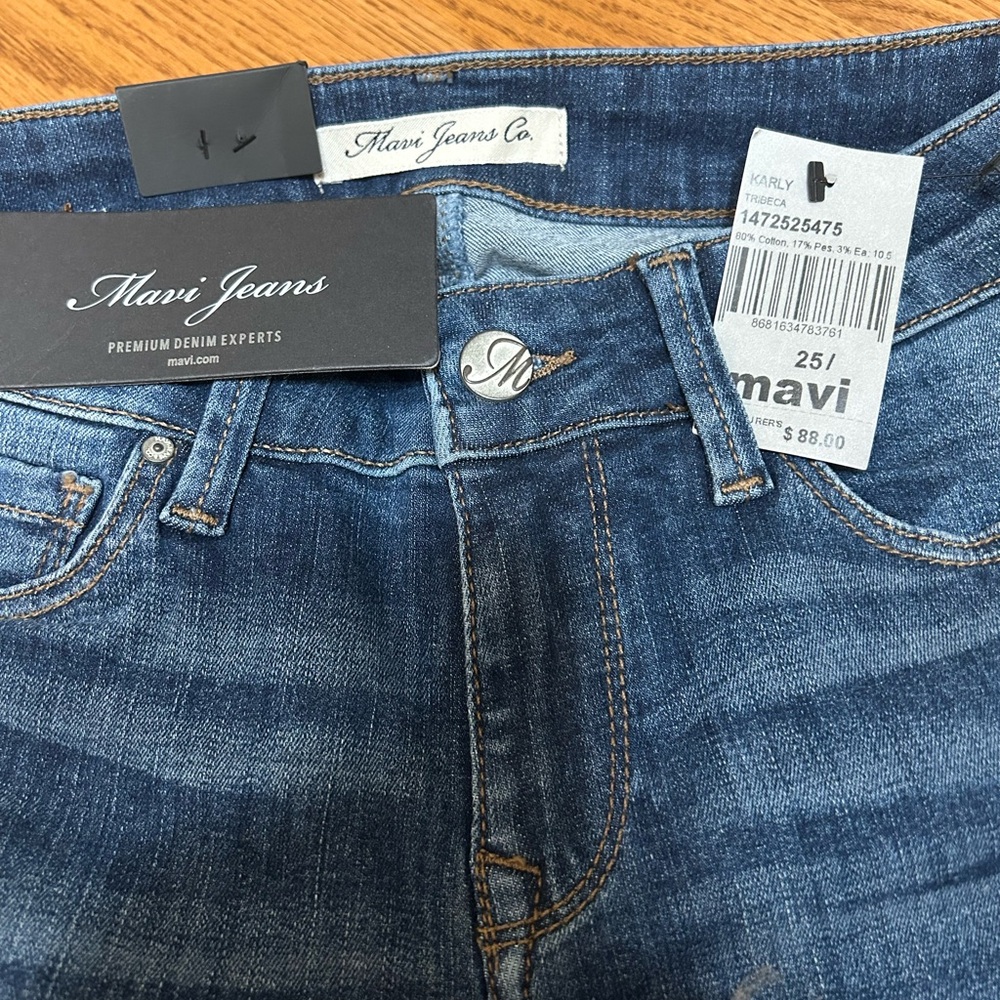 Mavi Karly Blue Jean Shorts Classic Stretch Fit
Size 25 - Picture 2 of 9